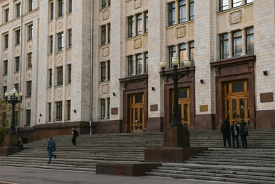 Студентов корпуса МГУ отправили на дистант из-за кори