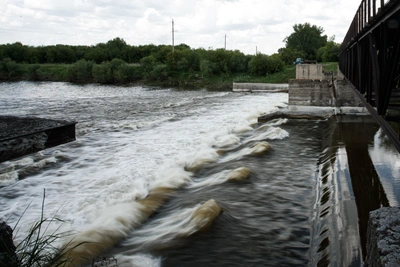 Новосибирская ГЭС откроет затвор для пропуска древесины
