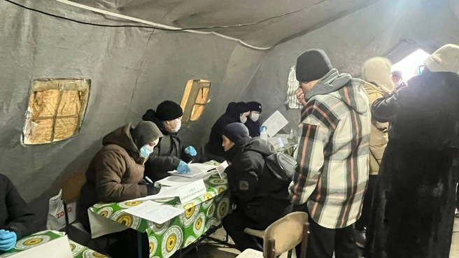 В этой палатке сидело сразу несколько специалистов | Источник: Карина Оконешникова / 14.RU