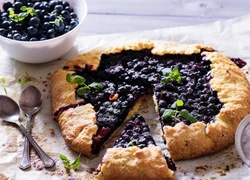 Вкуснее шарлотки: ягодный пирог без запекания — ваша семья будет в восторге