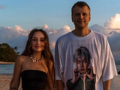 Удалила фото с мужем и снимается в нижнем белье: скандал с вебкамом не расстроил жену Комиссаренко