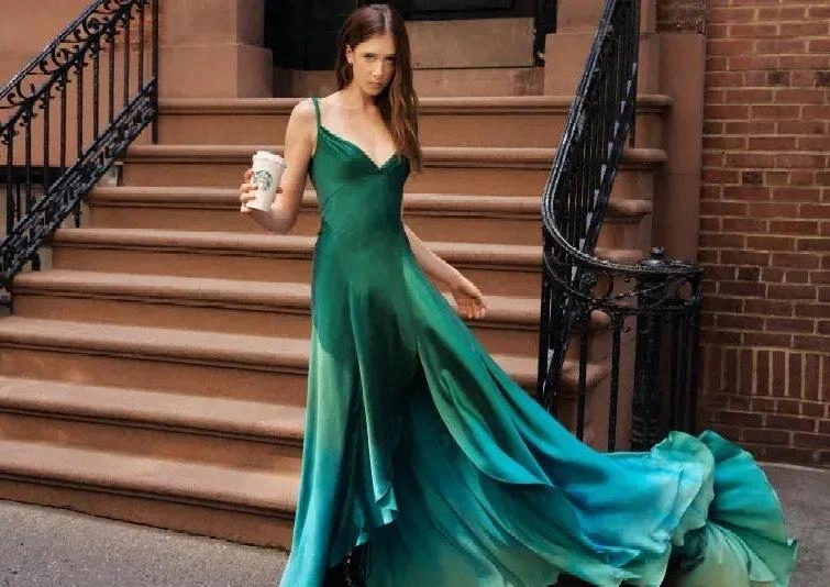 Starbucks представил собственное платье на Неделе моды в Нью-Йорке. Лицом коллекции стала дочь Николь Кидман