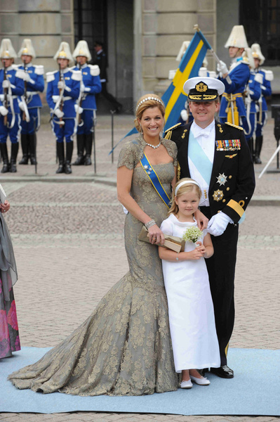 Выросла: 17-летняя принцесса Нидерландов выглядит вдвое толще своей королевы-мамы