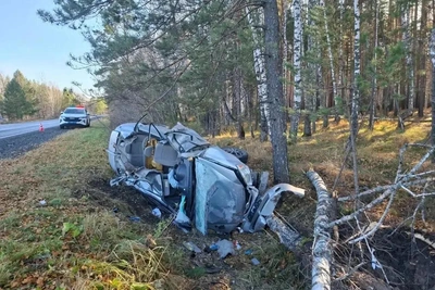 Два водителя из Югры погибли, врезавшись в деревья