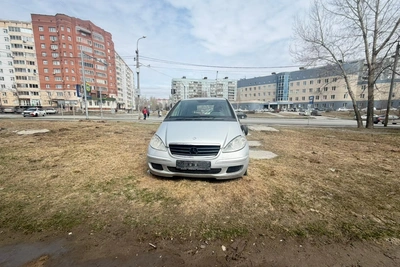 Владелец брошенного Mercedes в Новосибирске объяснил ситуацию