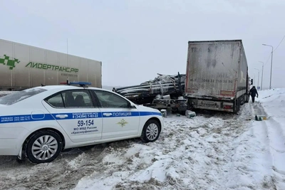 Три грузовика столкнулись в Свердловской области, есть погибший