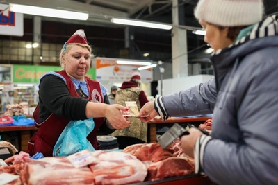 Почему россияне хранят 17 триллионов наличными