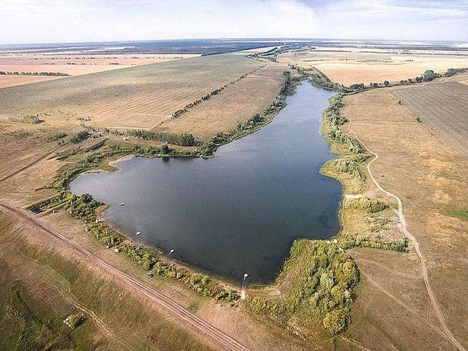 Балка заполнена пресной водой и перегорожена дамбой | Источник: Ксеньевская балка / Catcher.fish
