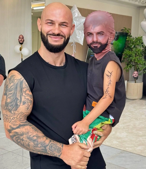 Джиган-старший и Джиган-младший (а также Джиган-фикус и Джиган-светильник) | Источник: Оксана Самойлова / T.me