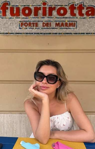 Сама Надежда пока не подтверждает, что сделала пластику