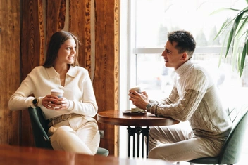 «Постоянно хочу что-то подсказать, кого-то оценить, высказать мнение, посоветовать… Даже если это совсем неуместно»