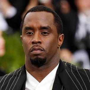 Еще две женщины и трое мужчин обвинили P. Diddy в том, что он накачал их наркотиками, избил и изнасиловал