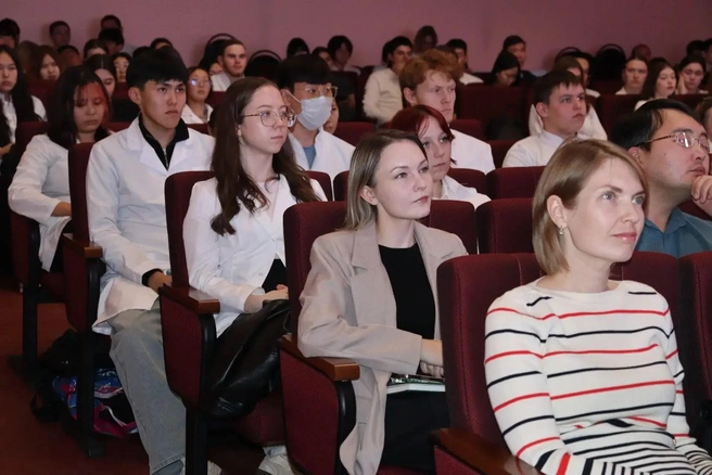 На сцене также выступали ансамбли и хоры | Источник: Пресс-служба ЧГМА