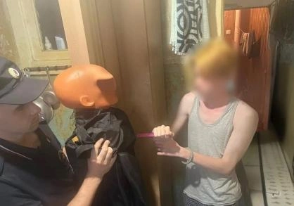 В Воронеже 19-летний парень едва не зарезал отчима во время ссоры | Источник: СУ СК России по Воронежской области / voronezh.sledcom.ru/news/item/2083197/