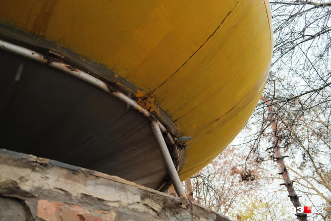 «Летающая тарелка» выглядит печально | Источник: Дарья Паращенко / 93.RU