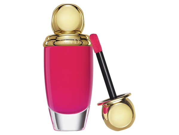 Средство 2-в-1 для губ и щек (румяна и помада). Деликатное пудровое покрытие, равномерно матовое и сияющее.