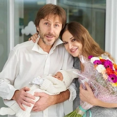 Родившая в 52 года фигуристка Маргарита Дробязко впервые показала лицо дочери