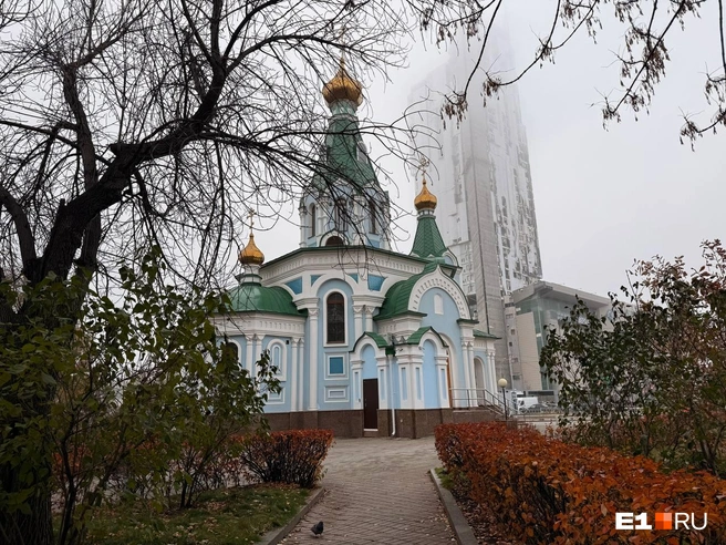 Храм во имя Державной иконы Божией Матери — единственное красивое место в этом районе | Источник: Дарья Костомина / E1.RU