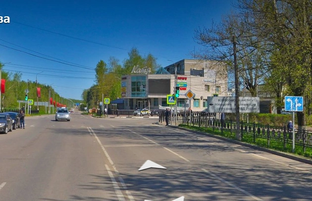 Вид на перекресток, правая полоса смещается | Источник: «Яндекс Панорамы»