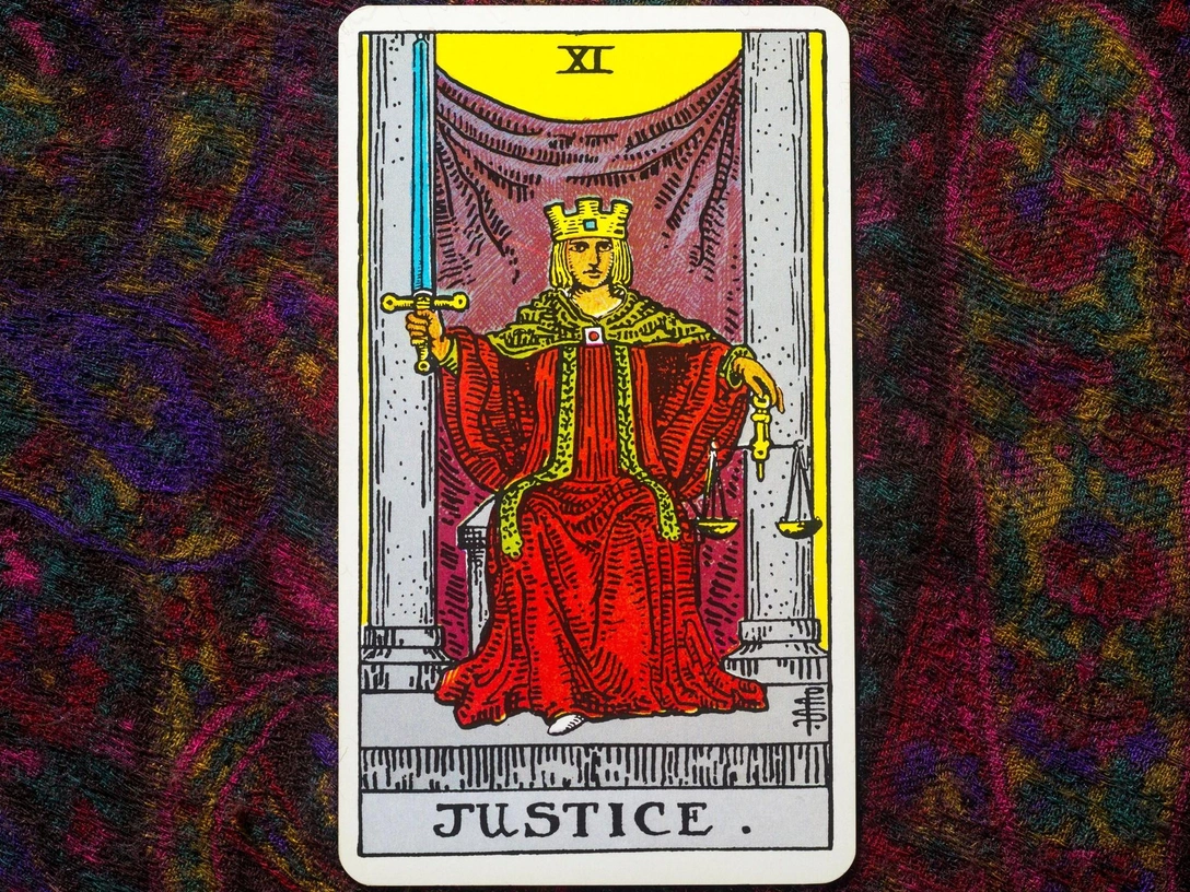 Прогноз Таро на сентябрь 2025 для Тельцов | marieclaire.ru