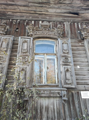Старинный декор нужно будет восстановить | Источник: «ВООПИК Омск | Общество охраны памятников» / vk.com