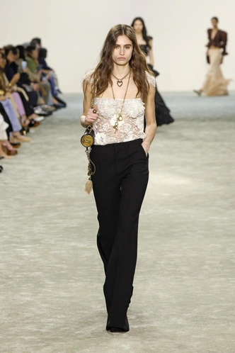 Chloe aw25/26 | Источник: Legion Media