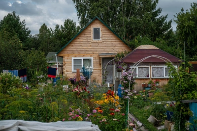Тюменцы поспорили о плюсах и минусах загородной жизни