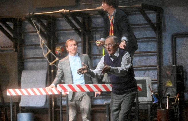 Через вуаль фото получаются будто снятые с экрана советского телевизора | Источник: Евгений Епанчинцев