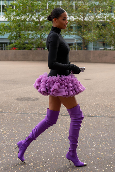 Сапоги-чулки как на Неделе моды в Лондоне — главный тренд 2023-2024, который однозначно стоит попробовать уже сейчас