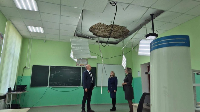 Успели выйти. Потолок рухнул во время урока в забайкальской школе  | Источник: Официальный канал прокуратуры Забайкальского края