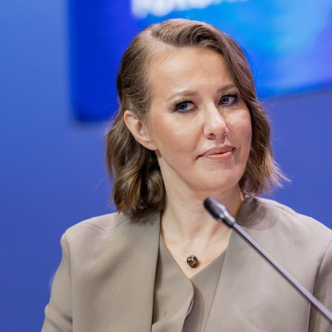 Колье за 16,5 млн, танцы под Лолиту, огромный торт и признания в любви мужу: как прошел день рождения Ксении Собчак