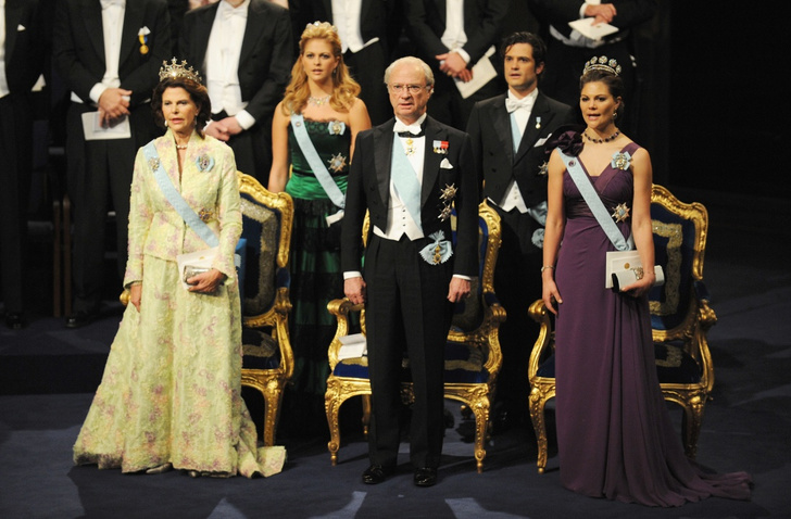король Густав, королева Сильвия, принцесса Виктория, принцесса Мадлен, принц Карл Филипп