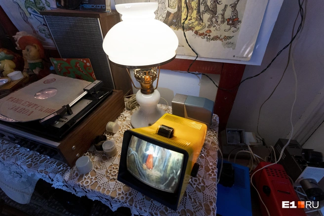 Сейчас эти вещи стали экспонатами музея. А когда-то они очень радовали новобрачных, которые получали такие подарки | Источник: Владислав Лоншаков / E1.RU