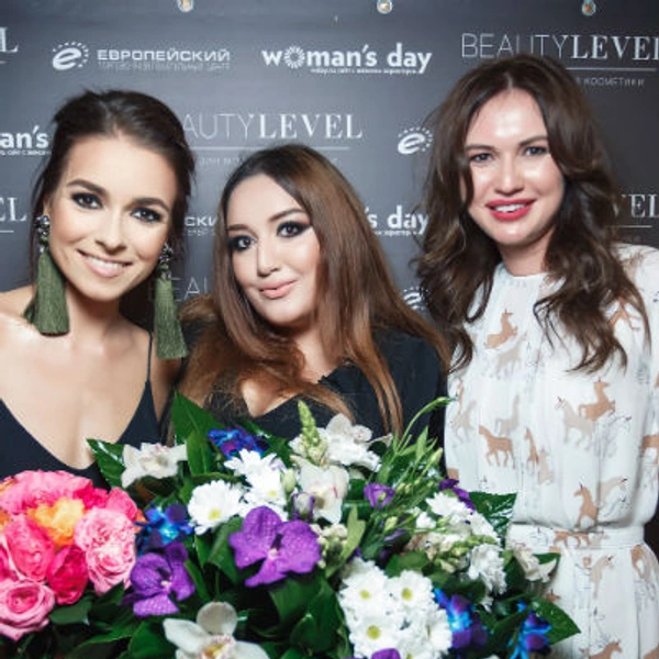 Стилист-визажист Гоар Аветисян,  владелица магазина BRAUTY LEVEL Шайхутдинова Эльвира и телеведущая Ирена Понарошку | Источник: Пресс-служба