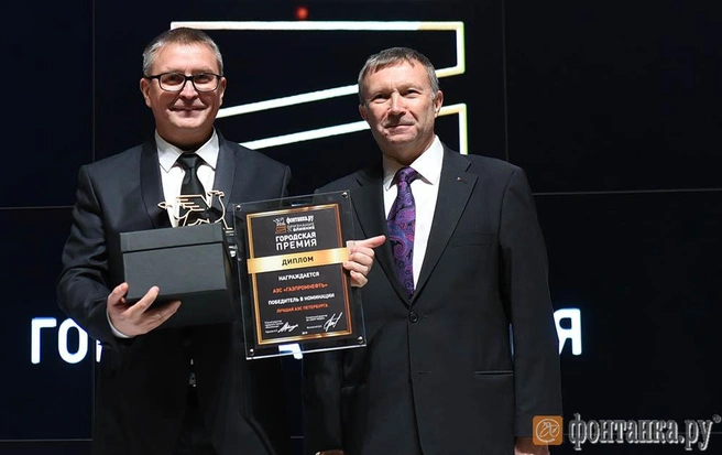 руководитель сети АЗС «Газпромнефть» в Северо-Западном регионе Виктор Орлов и президент Нефтяного клуба Санкт-Петербурга Борис Ашихмин