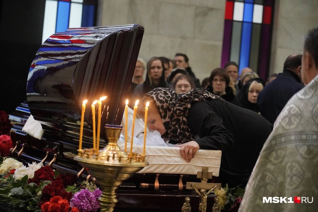 С актрисой прощаются в ЦКБ | Источник: Артём Рамазани-Зубов / MSK1.RU
