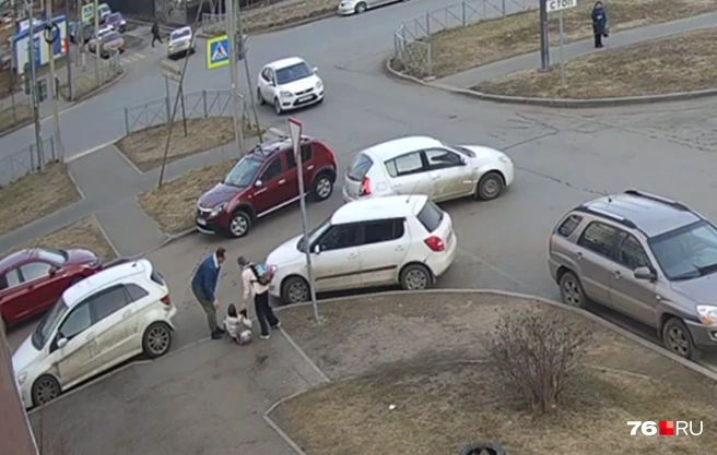 «Теперь прикована к кровати»: в Ярославле автомобиль сбил 11-летнюю школьницу. Видео В Ярославле автомобиль сбил 11-летнюю школьницу | Источник: отец девочки