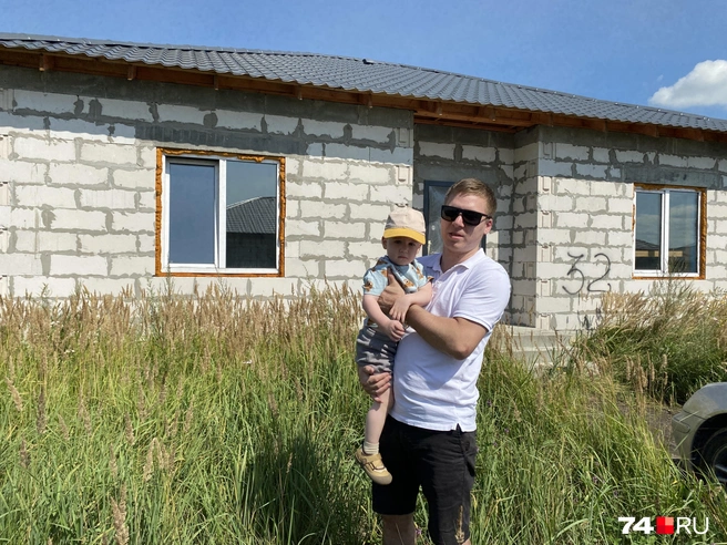 Александр с семьей хотел переехать в Круглое из челябинской квартиры | Источник: Виталий Гущинский