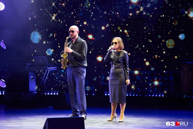 Валентин и Анна исполнили песню Елены Ваенги «Ре, ля» | Источник: Роман Данилкин / 63.RU