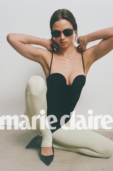 Пропавшая из соцсетей Алеся Кафельникова украсила обложку Marie Claire