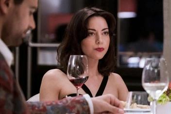 Актриса Обри Плаза стала жертвой «отмены» в соцсетях за «неправильную» скорбь по мужу