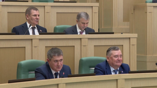 Губернатор и спикер Заксобрания внимательно слушали Валентину Матвиенко | Источник: RuTube / Совет Федерации