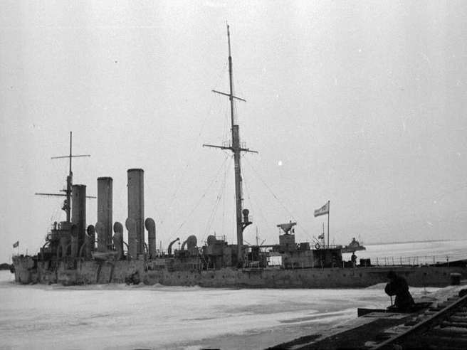 Разоруженный крейсер «Аврора» в Ораниенбауме, 1940-е годы | Источник: Из фондов ЦВММ