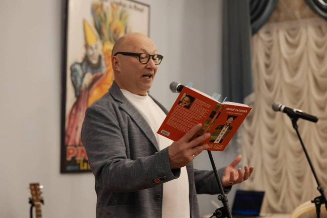 Юрий Гальцев читает свои стихи | Источник: Юрий Гальцев|Канал / t.me