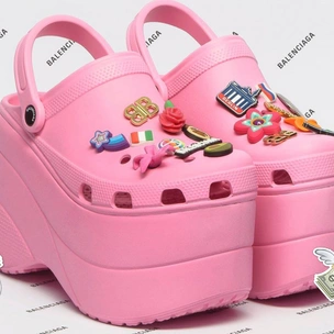 Мы в шоке: кроксы Balenciaga распродали за три часа!