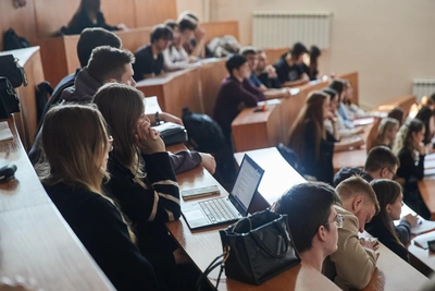 Стоматология, геология и физкультура: топ дорогих специальностей в Архангельске