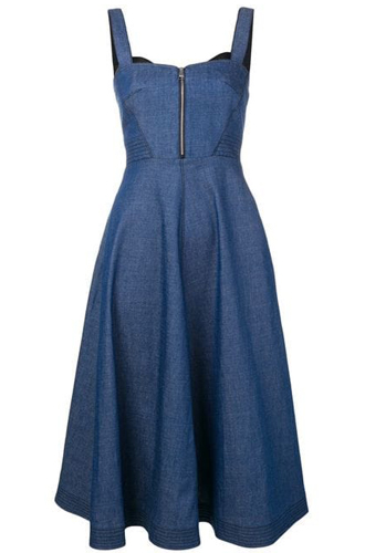 Платье Karl LagerfeldЦена: 26 352 руб.
Где купить: farfetch.com