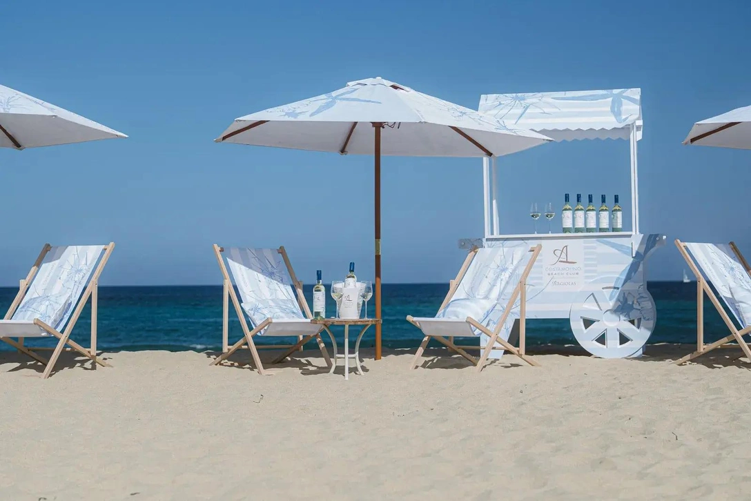 Самые модные пляжные клубы лета 2023: яркие коллаборации с фэшн-брендами | mcmaison.ru