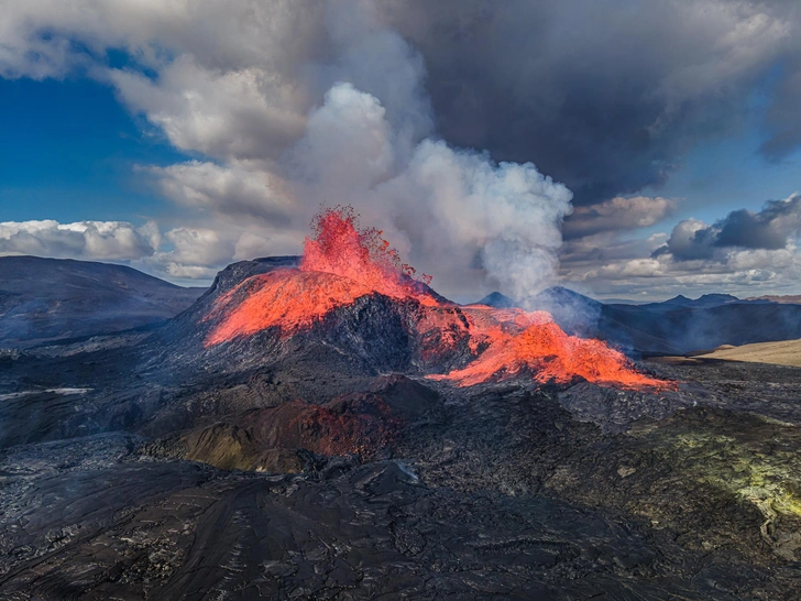 вулканы  | Источник: Marco Ritzki/Shutterstock/Fotodom.ru