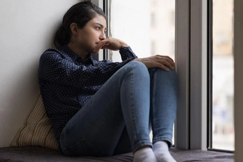 «Страшно переживаю из-за смерти дедушки. Но когда пытаюсь отвлечься — мучает вина»